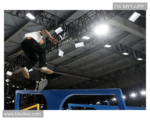 深入分析上海滑板队的战术布局与控制技巧 深入分析上海滑板队的战术布局与控制技巧