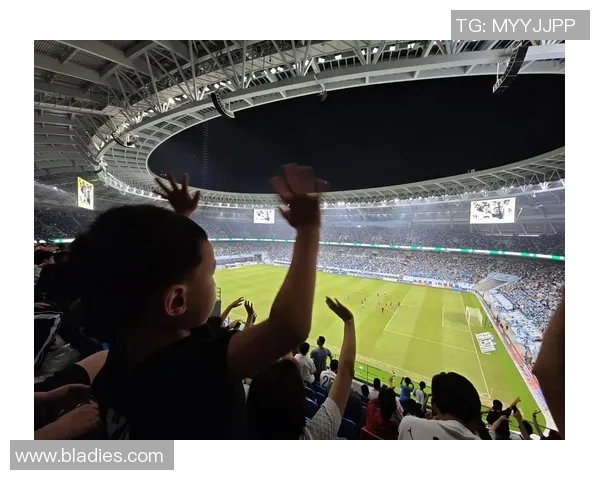 深圳足球队配合变革引发热议球迷期待新战术带来突破与进步 深圳足球队配合变革引发热议球迷期待新战术带来突破与进步