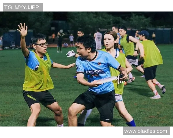 重庆飞盘队在世界滑板锦标赛中以54分稳居积分榜首位